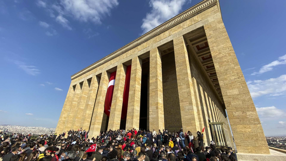 29 Ekim Cumhuriyet Bayramı coşkusu Anıtkabir'e taşındı! 7'den 70'e binlerce vatandaş akın etti 13