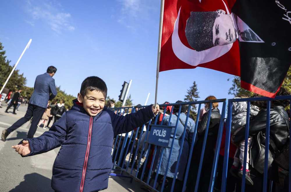 29 Ekim Cumhuriyet Bayramı coşkusu Anıtkabir'e taşındı! 7'den 70'e binlerce vatandaş akın etti 19