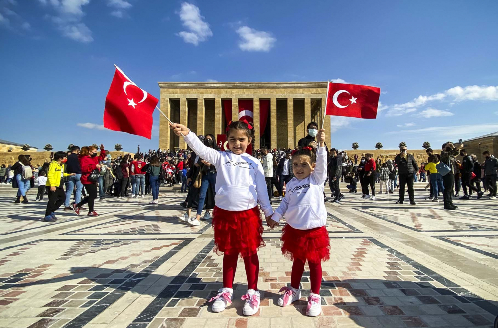 29 Ekim Cumhuriyet Bayramı coşkusu Anıtkabir'e taşındı! 7'den 70'e binlerce vatandaş akın etti 2