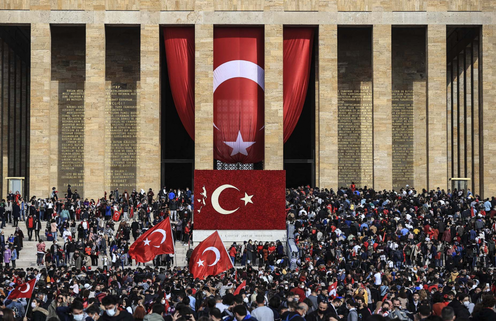 29 Ekim Cumhuriyet Bayramı coşkusu Anıtkabir'e taşındı! 7'den 70'e binlerce vatandaş akın etti 22