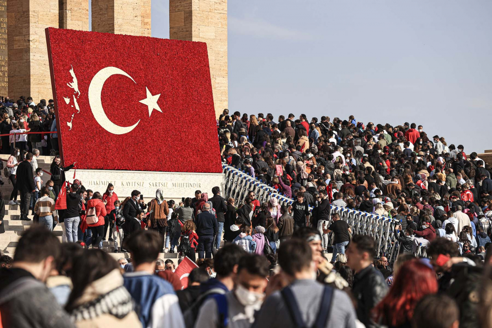 29 Ekim Cumhuriyet Bayramı coşkusu Anıtkabir'e taşındı! 7'den 70'e binlerce vatandaş akın etti 23