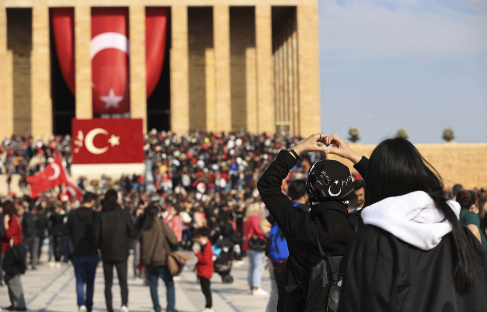 29 Ekim Cumhuriyet Bayramı coşkusu Anıtkabir'e taşındı! 7'den 70'e binlerce vatandaş akın etti 25