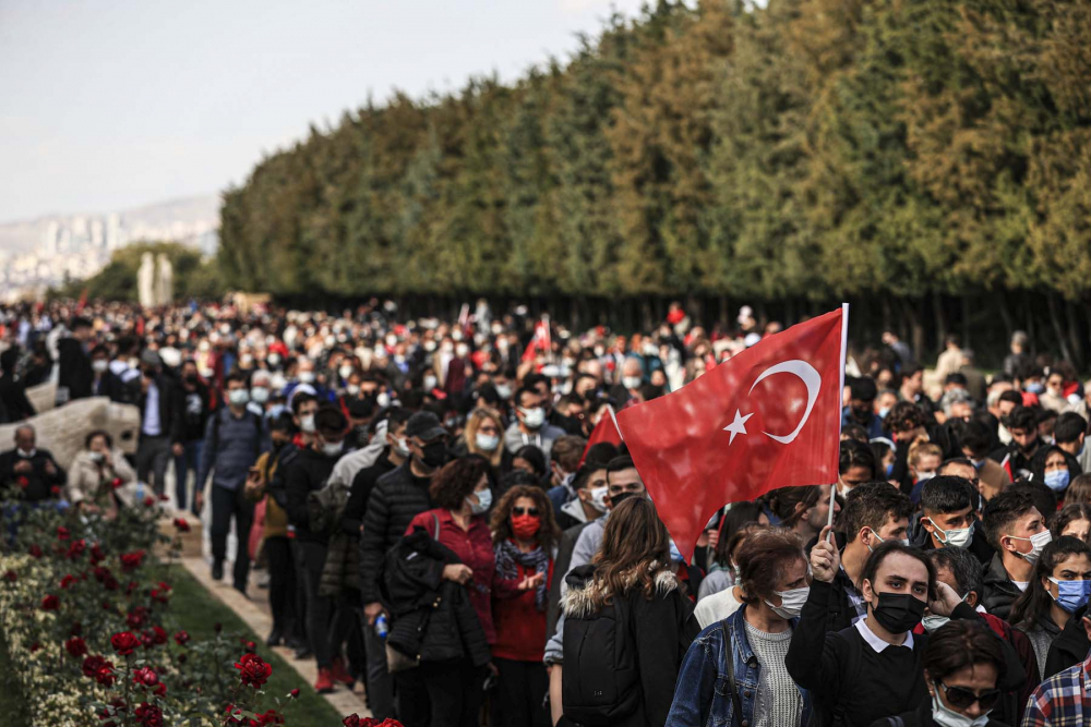 29 Ekim Cumhuriyet Bayramı coşkusu Anıtkabir'e taşındı! 7'den 70'e binlerce vatandaş akın etti 26