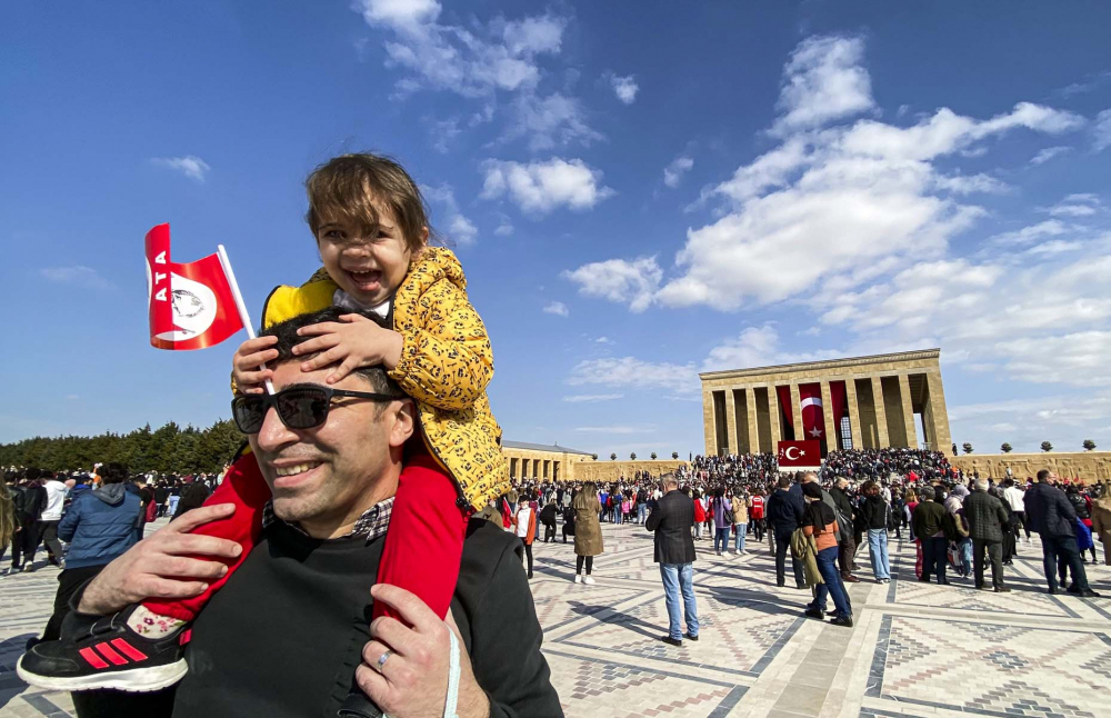 29 Ekim Cumhuriyet Bayramı coşkusu Anıtkabir'e taşındı! 7'den 70'e binlerce vatandaş akın etti 3