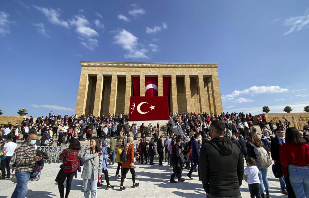 29 Ekim Cumhuriyet Bayramı coşkusu Anıtkabir'e taşındı! 7'den 70'e binlerce vatandaş akın etti 4