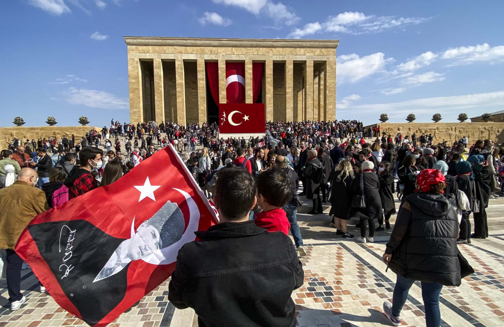 29 Ekim Cumhuriyet Bayramı coşkusu Anıtkabir'e taşındı! 7'den 70'e binlerce vatandaş akın etti 9