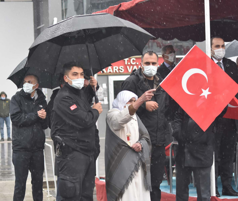 Kars ve Ardahan kar yağışına teslim oldu! Beyaz örtü kartpostallık görüntüler oluşturdu! 6