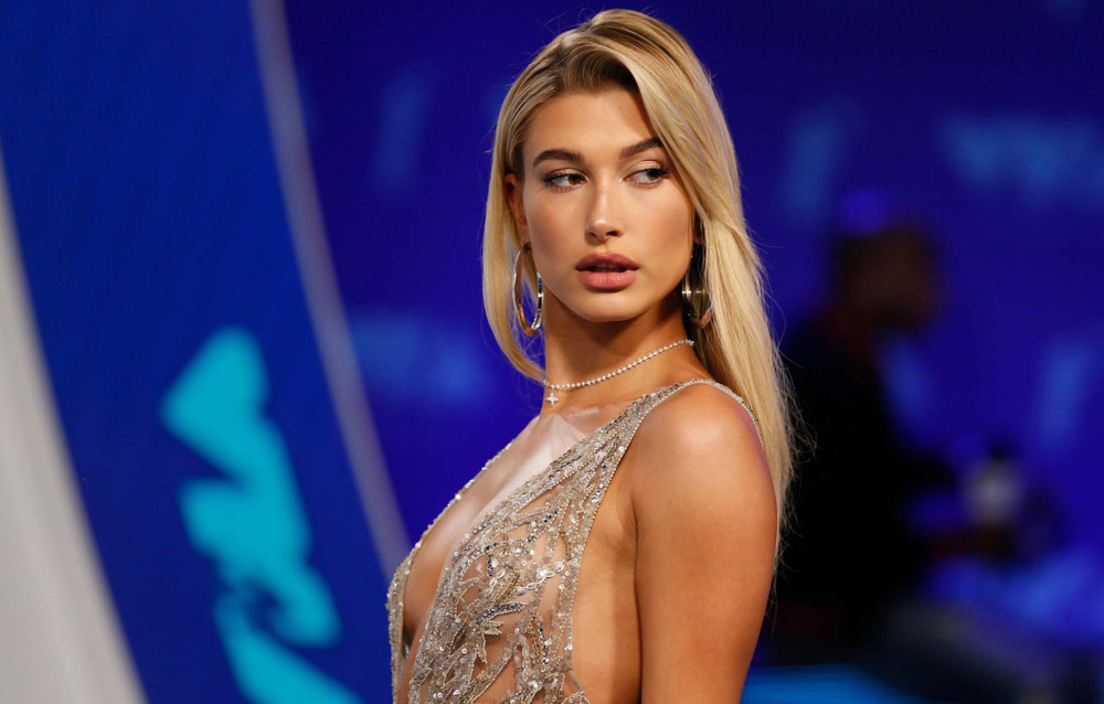 Amerikalı model Hailey Bieber, Britney Spears olmak isterken İrem Derici'ye benzetildi! Sosyal medya bunu konuşuyor! 4