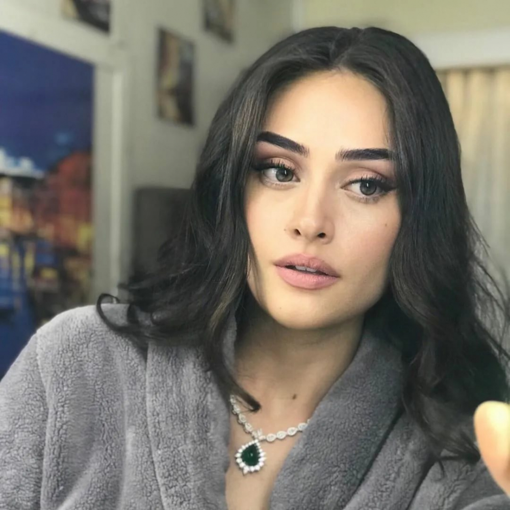 Esra Bilgiç kaprisleriyle reklam setini illallah ettirdi! Ünlü oyuncu "Şöhret Hastalığı"na yakalandı! 8