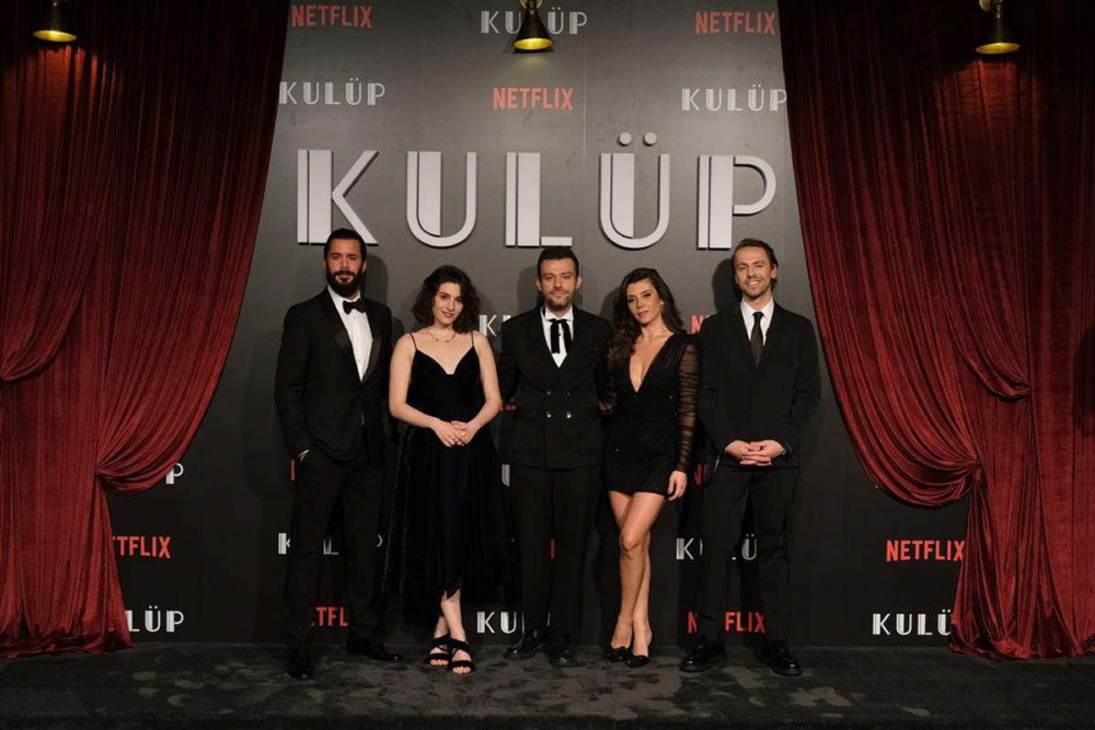 Yerli Netflix dizisi Kulüp'ün galası gerçekleşti! Oyuncular şıklıklarını yarıştırdı! 6