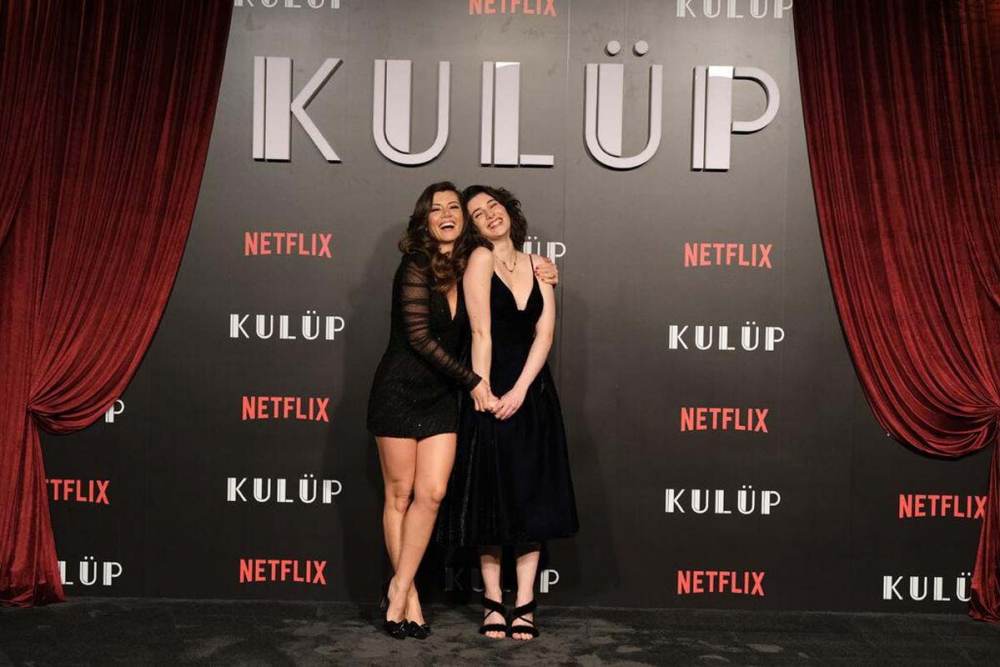 Yerli Netflix dizisi Kulüp'ün galası gerçekleşti! Oyuncular şıklıklarını yarıştırdı! 7