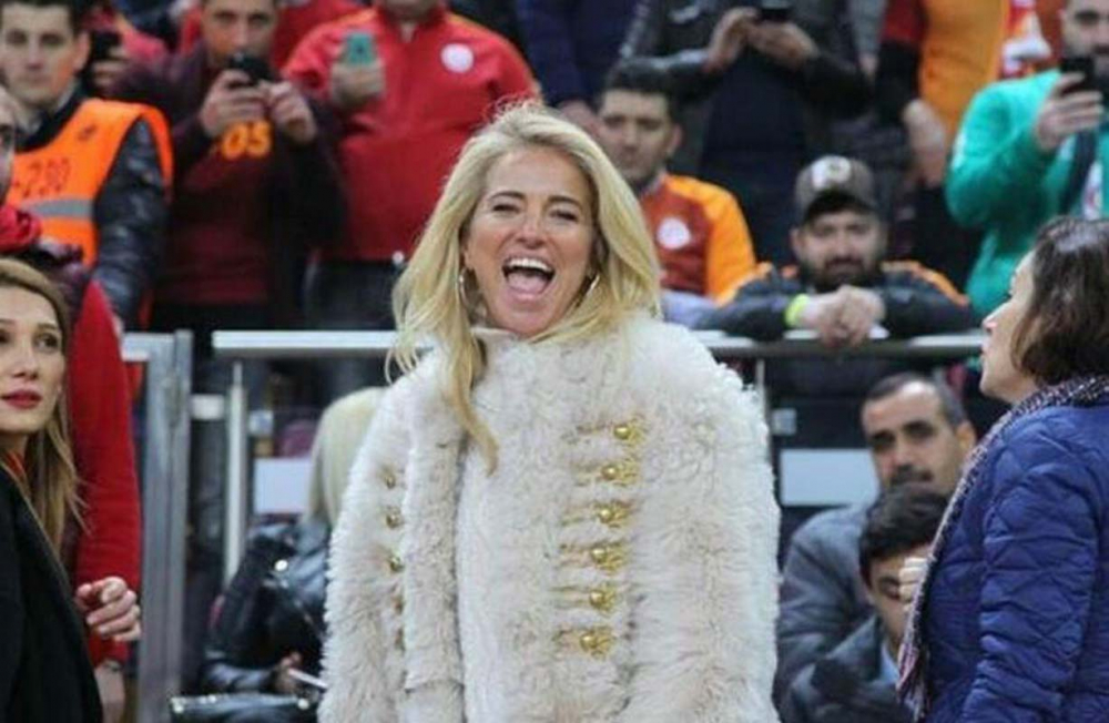 Burcu Esmersoy sarı- kırmızı taraftarların gönlünü fethetti! Galatasaray'la anlaştı! 8