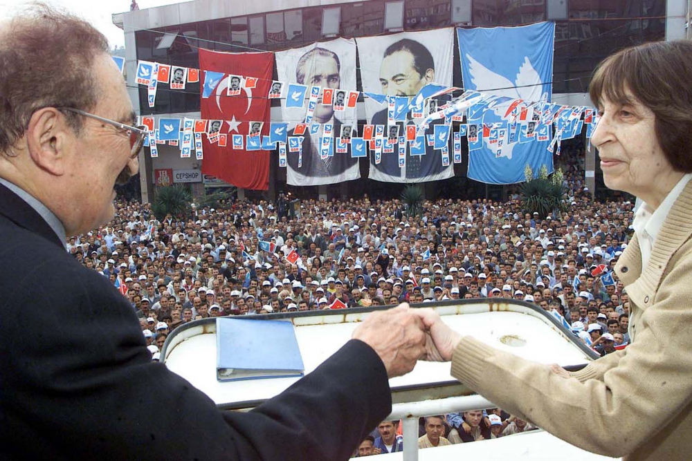 Türk siyasetinden bir Bülent Ecevit geçti! Vefatının 15.yılında anılıyor! İşte Bülent Ecevit'in fotoğrafları, görselleri ve hayatı... 11