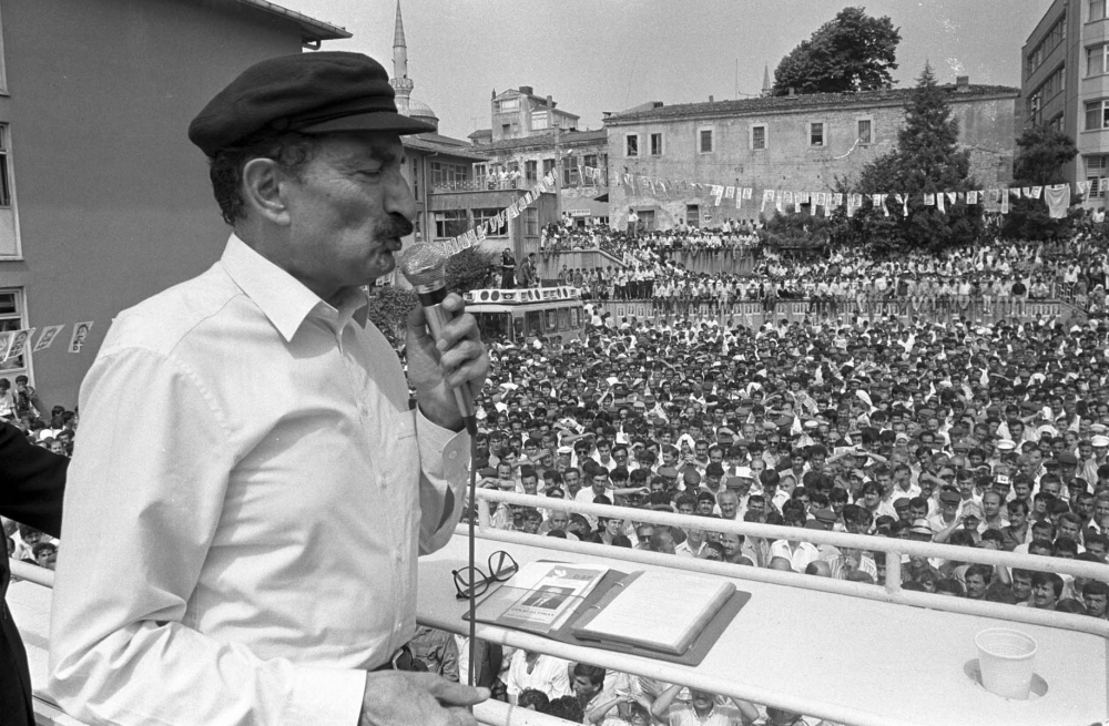 Türk siyasetinden bir Bülent Ecevit geçti! Vefatının 15.yılında anılıyor! İşte Bülent Ecevit'in fotoğrafları, görselleri ve hayatı... 23