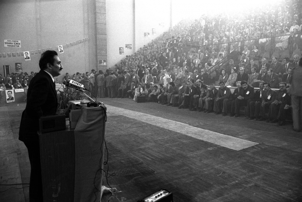 Türk siyasetinden bir Bülent Ecevit geçti! Vefatının 15.yılında anılıyor! İşte Bülent Ecevit'in fotoğrafları, görselleri ve hayatı... 24