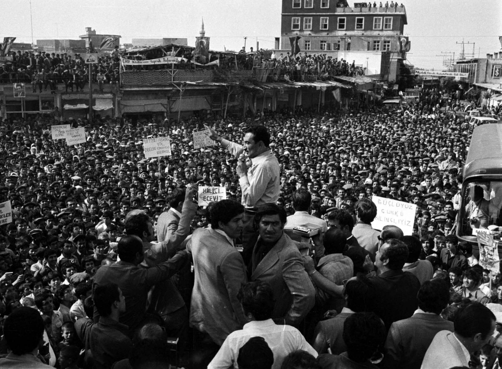 Türk siyasetinden bir Bülent Ecevit geçti! Vefatının 15.yılında anılıyor! İşte Bülent Ecevit'in fotoğrafları, görselleri ve hayatı... 34