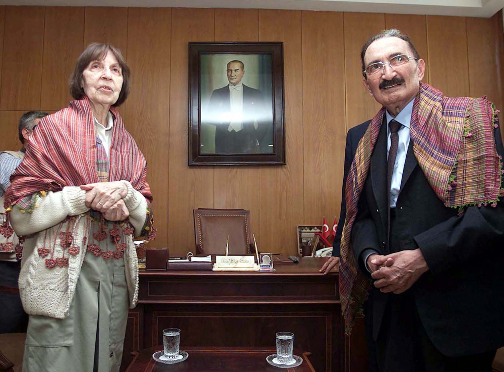 Türk siyasetinden bir Bülent Ecevit geçti! Vefatının 15.yılında anılıyor! İşte Bülent Ecevit'in fotoğrafları, görselleri ve hayatı... 9