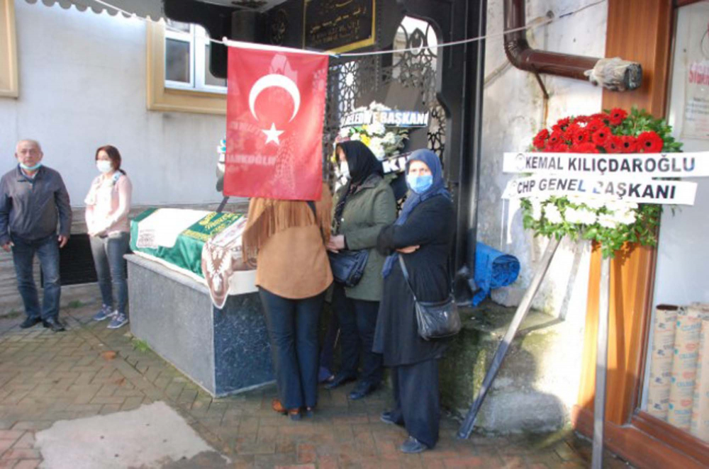 Hatice Akarsu, evladı Barış Akarsu'nun yanına defnedildi! "Hasret giderin bu akşam" 4