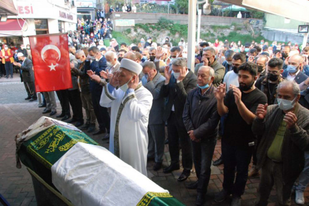 Hatice Akarsu, evladı Barış Akarsu'nun yanına defnedildi! "Hasret giderin bu akşam" 6