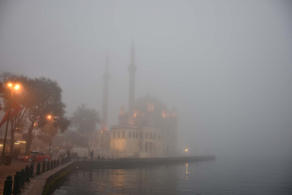 İstanbul, Sistanbul'a döndü! Uçuşlar ve gemi seferleri iptal oldu, vatandaş önünü göremiyor 18