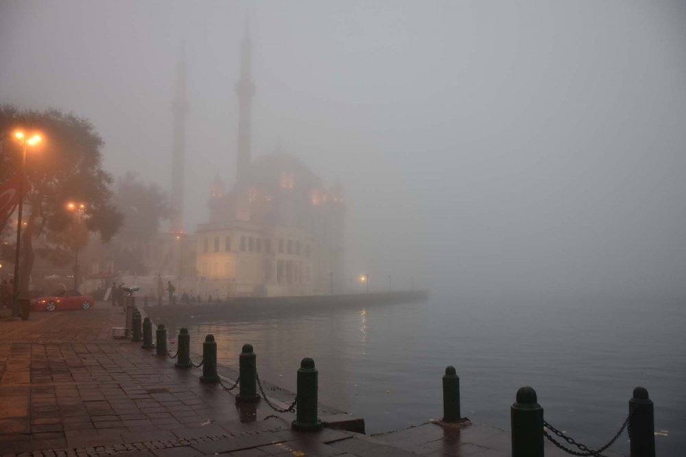 İstanbul, Sistanbul'a döndü! Uçuşlar ve gemi seferleri iptal oldu, vatandaş önünü göremiyor 19