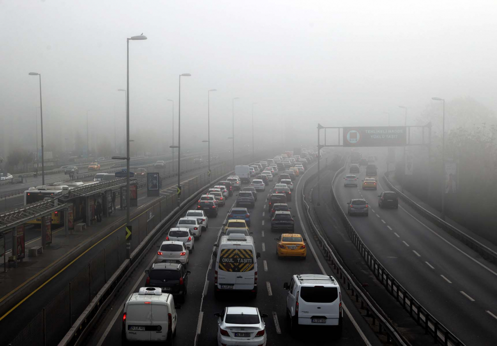 İstanbul, Sistanbul'a döndü! Uçuşlar ve gemi seferleri iptal oldu, vatandaş önünü göremiyor 30