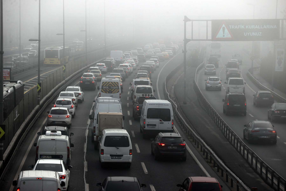 İstanbul, Sistanbul'a döndü! Uçuşlar ve gemi seferleri iptal oldu, vatandaş önünü göremiyor 32