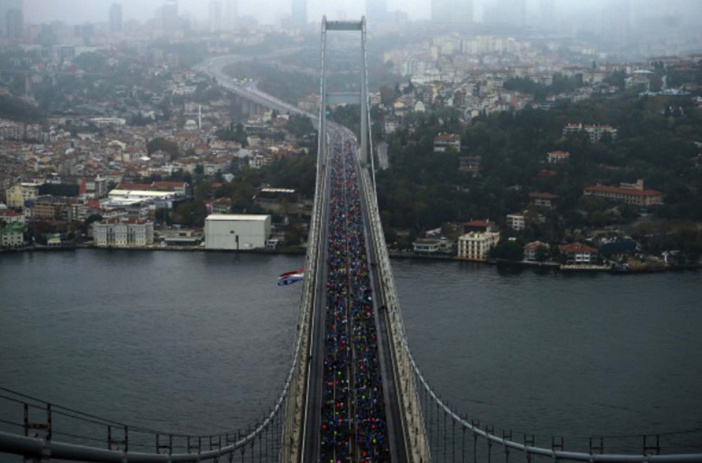 İstanbul Boğazı'ndan renkli görüntüler! Maraton iki kıta arasında şölen yarattı! 10