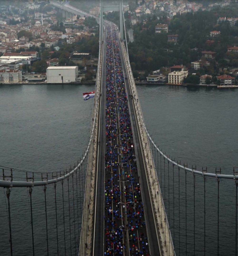 İstanbul Boğazı'ndan renkli görüntüler! Maraton iki kıta arasında şölen yarattı! 12