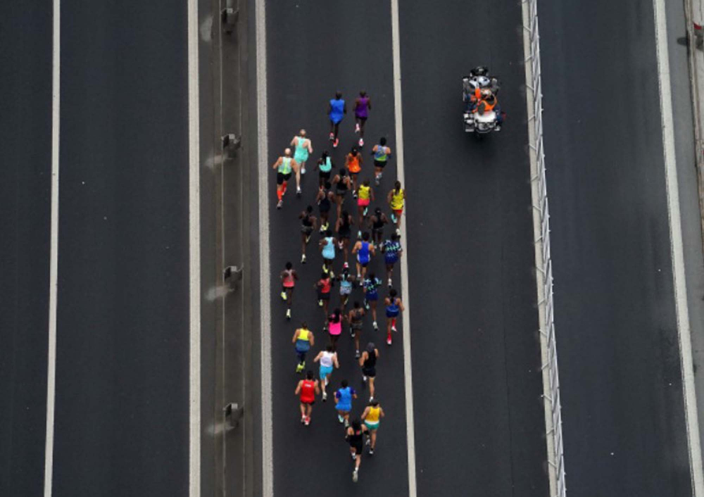 İstanbul Boğazı'ndan renkli görüntüler! Maraton iki kıta arasında şölen yarattı! 3