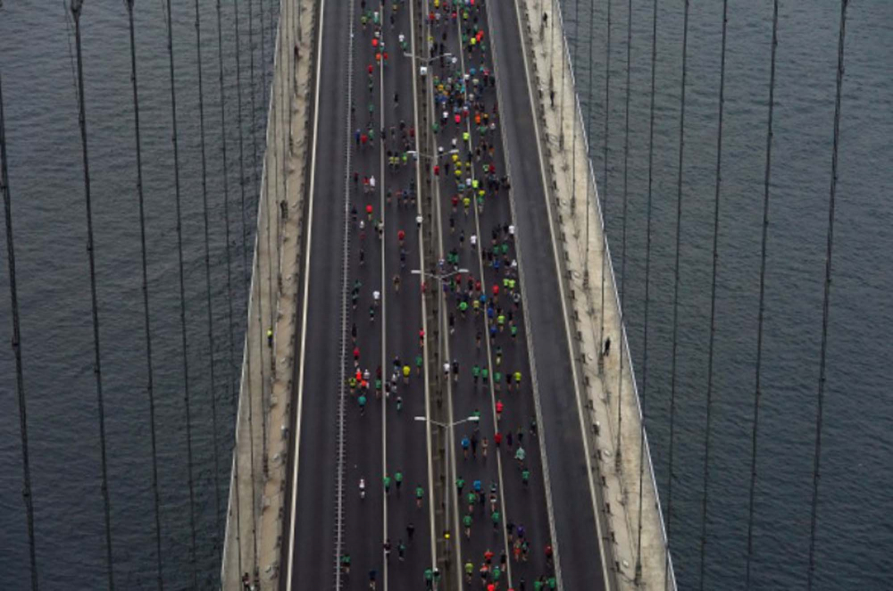 İstanbul Boğazı'ndan renkli görüntüler! Maraton iki kıta arasında şölen yarattı! 8