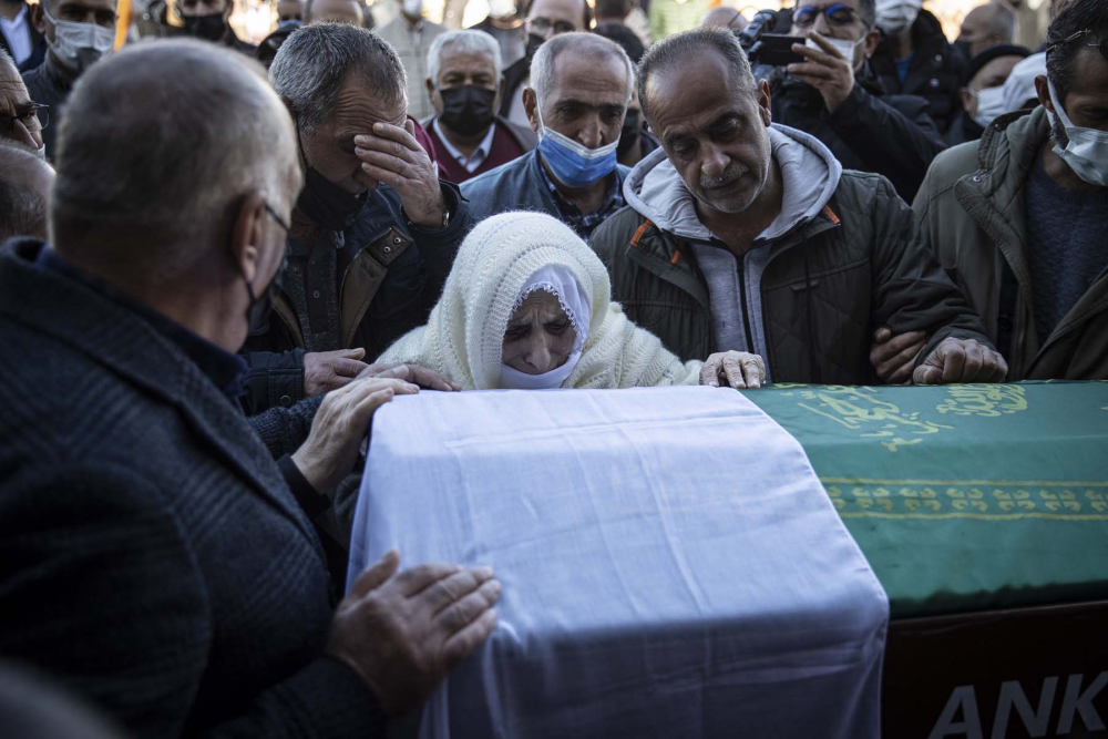 Mimar Başak Cengiz'in cenaze töreninde gözyaşları sel oldu! Acılı anne ağıt yaktı, yürekler parçalandı 11