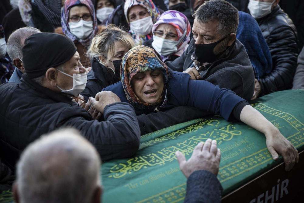 Mimar Başak Cengiz'in cenaze töreninde gözyaşları sel oldu! Acılı anne ağıt yaktı, yürekler parçalandı 15