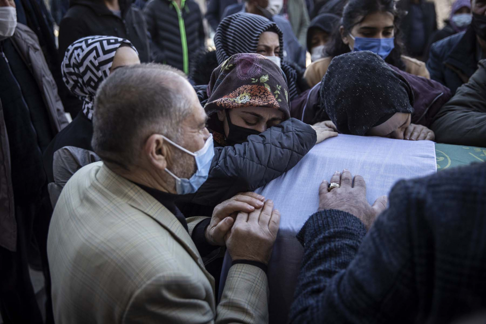 Mimar Başak Cengiz'in cenaze töreninde gözyaşları sel oldu! Acılı anne ağıt yaktı, yürekler parçalandı 19