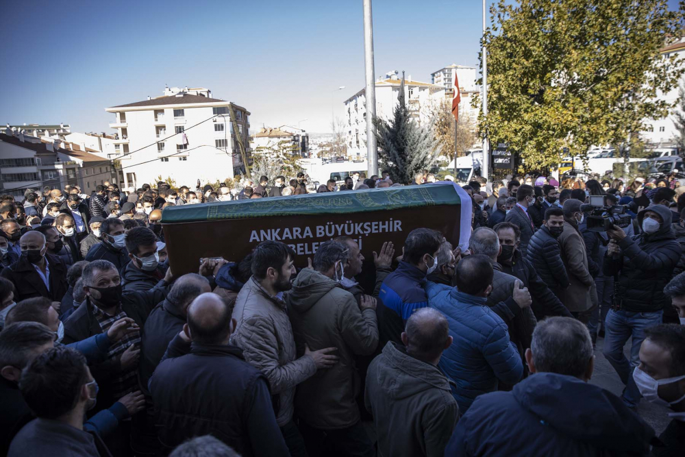 Mimar Başak Cengiz'in cenaze töreninde gözyaşları sel oldu! Acılı anne ağıt yaktı, yürekler parçalandı 24