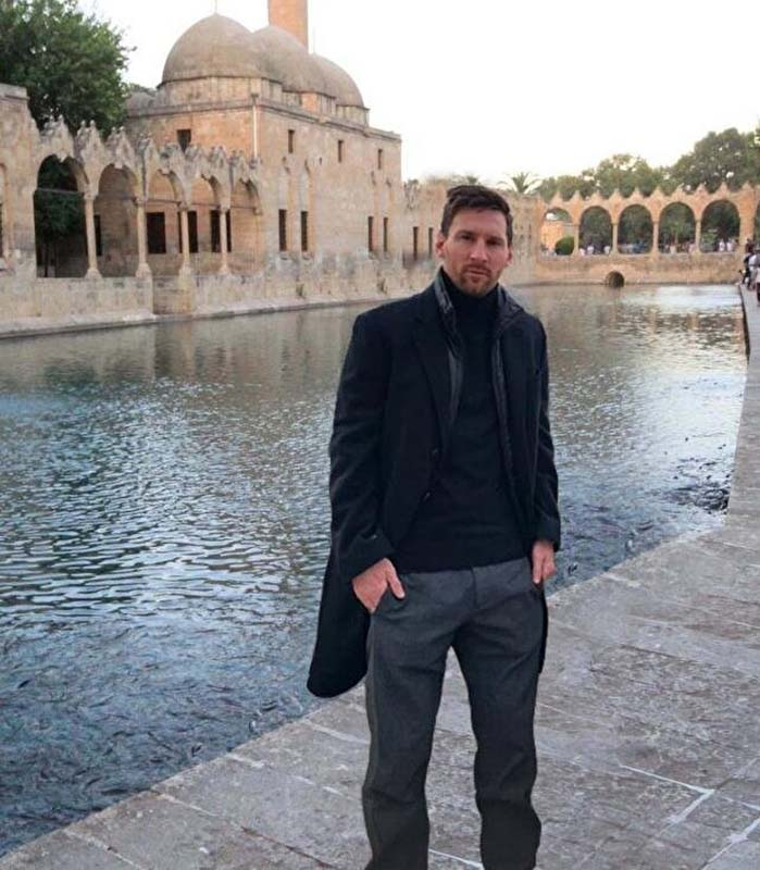 Messi'nin Eyfel Kulesi pozu fotomontaj gazabına uğradı! Yapılan paylaşımlar görenleri kahkahaya boğdu! 4