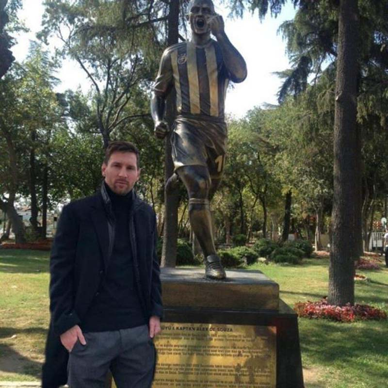 Messi'nin Eyfel Kulesi pozu fotomontaj gazabına uğradı! Yapılan paylaşımlar görenleri kahkahaya boğdu! 7