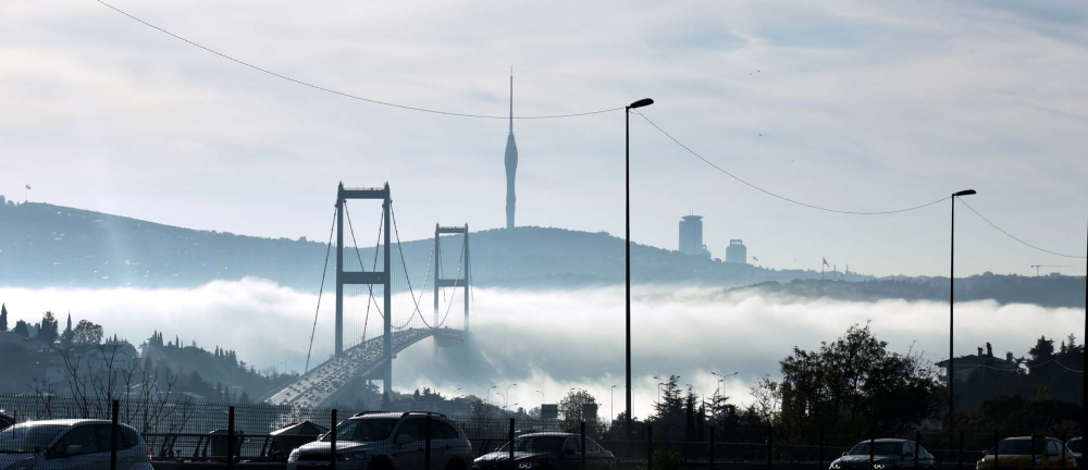 İstanbul'da sis etkili oldu! Boğaz ve 15 Temmuz Şehitler Köprüsü sisten kayboldu! İşte İstanbul'dan sis fotoğrafları. 10