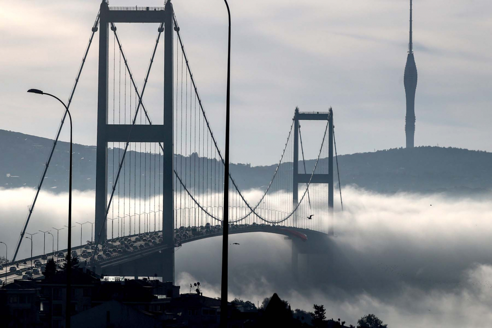 İstanbul'da sis etkili oldu! Boğaz ve 15 Temmuz Şehitler Köprüsü sisten kayboldu! İşte İstanbul'dan sis fotoğrafları. 4