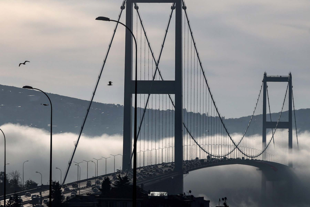 İstanbul'da sis etkili oldu! Boğaz ve 15 Temmuz Şehitler Köprüsü sisten kayboldu! İşte İstanbul'dan sis fotoğrafları. 6