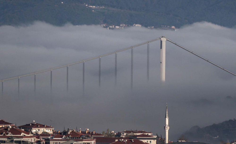 İstanbul'da sis etkili oldu! Boğaz ve 15 Temmuz Şehitler Köprüsü sisten kayboldu! İşte İstanbul'dan sis fotoğrafları. 8