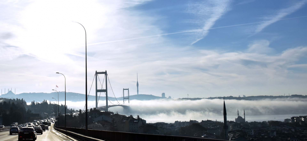 İstanbul'da sis etkili oldu! Boğaz ve 15 Temmuz Şehitler Köprüsü sisten kayboldu! İşte İstanbul'dan sis fotoğrafları. 9