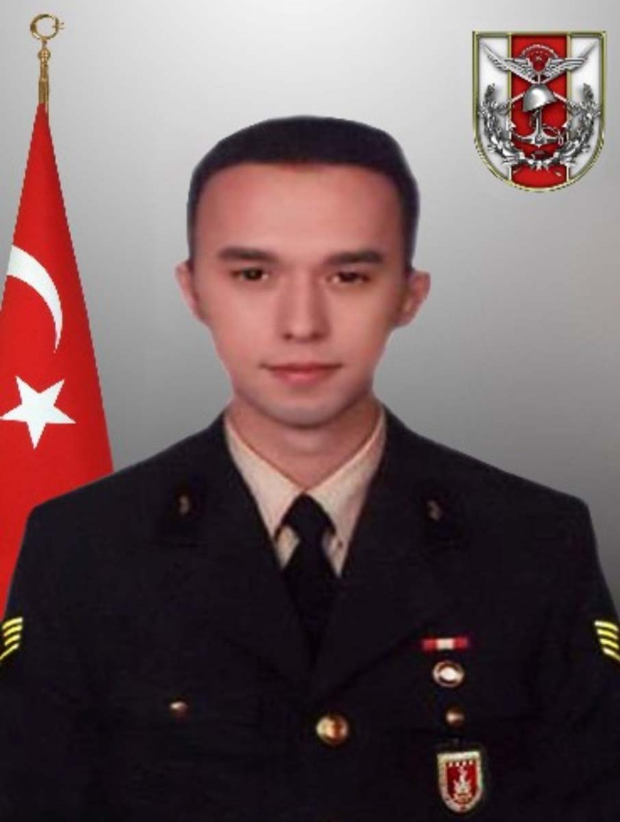 Şırnak Uludere'de askeri araç kazasında şehit olmuştu! Şehit Astsubay Üstçavuş Cihan Geçit gözyaşlarıyla toprağa verildi 2