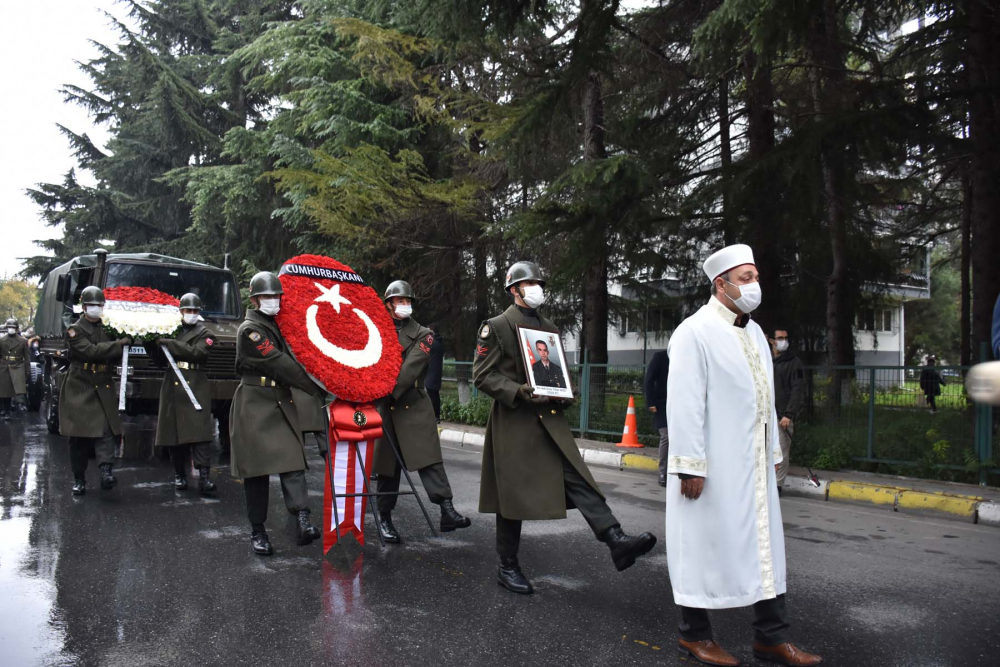 Şırnak Uludere'de askeri araç kazasında şehit olmuştu! Şehit Astsubay Üstçavuş Cihan Geçit gözyaşlarıyla toprağa verildi 3