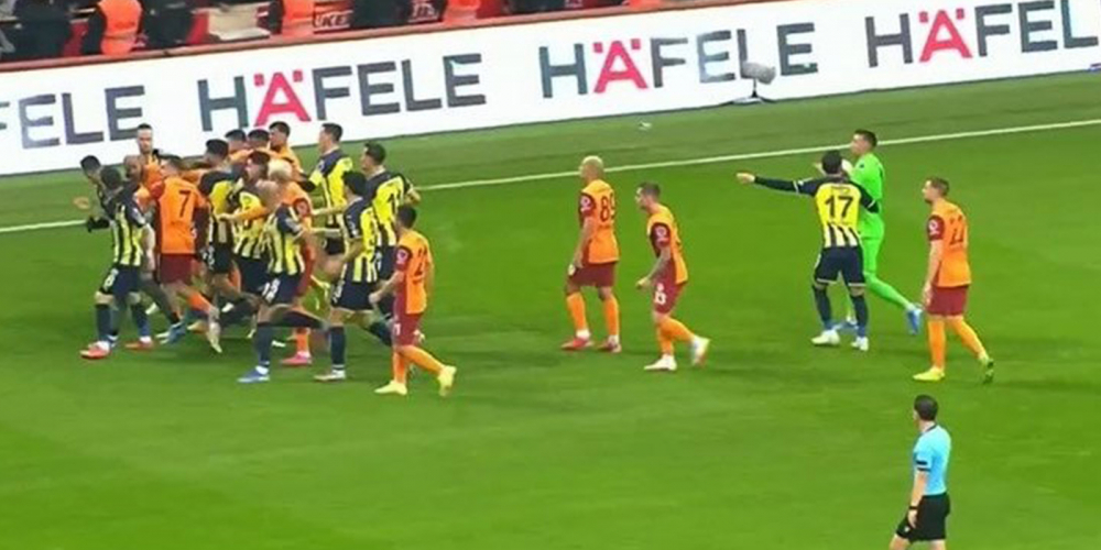 Galatasaray - Fenerbahçe derbisinde gerilim yükseldi! 4 sarı kart... 3