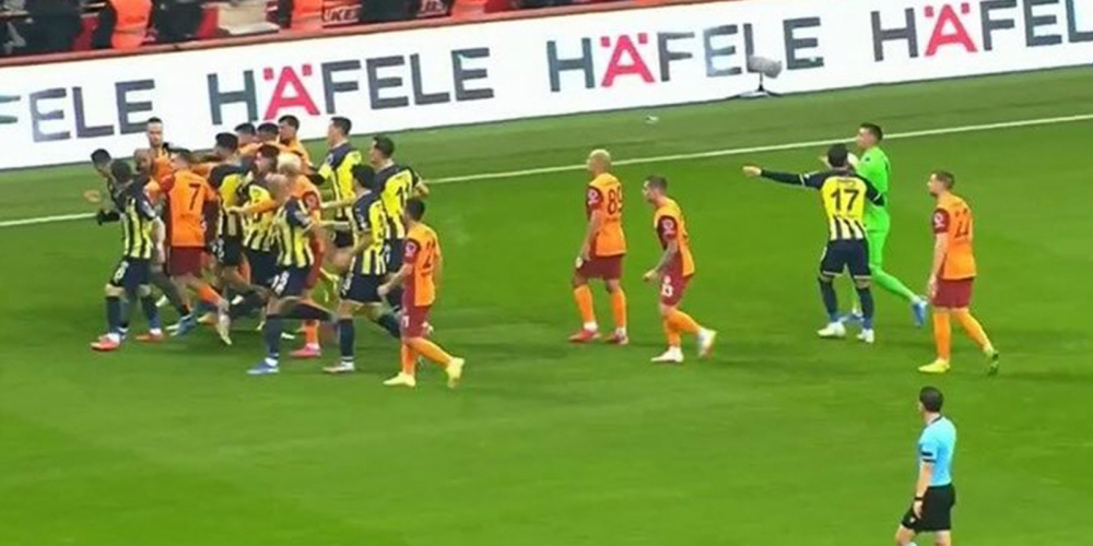 Galatasaray - Fenerbahçe derbisinde gerilim yükseldi! 4 sarı kart... 4