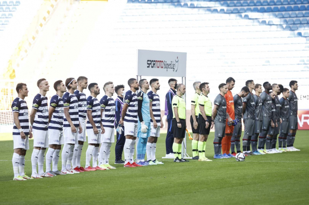 Serkan Reçber taraftarla karşı karşıya geldi! Tribünlerden büyük tepki aldı! 2