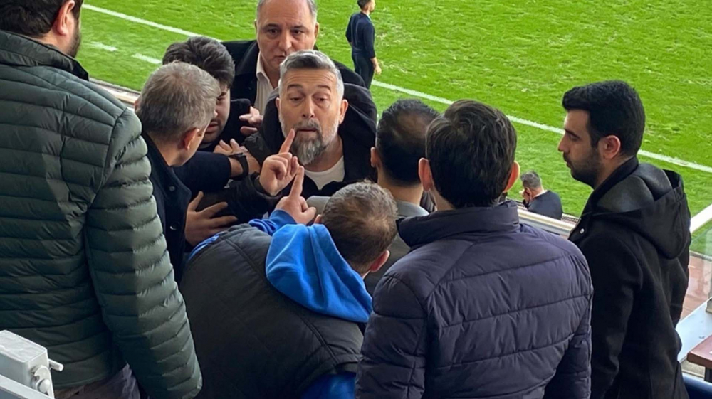 Serkan Reçber taraftarla karşı karşıya geldi! Tribünlerden büyük tepki aldı! 5