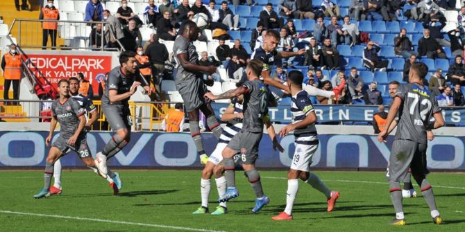 Serkan Reçber taraftarla karşı karşıya geldi! Tribünlerden büyük tepki aldı!