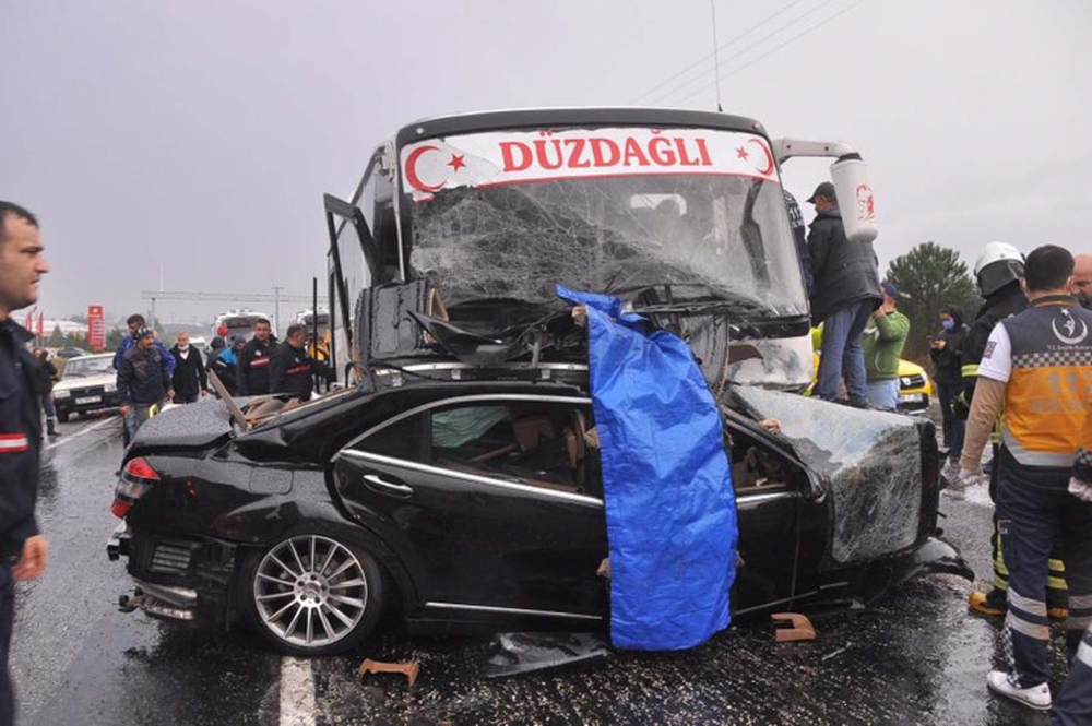 Tekirdağ'da kayganlaşan yol faciaya yol açtı! Otomobil, servis midibüsüne çarptı: Özcan- Nalan Özdemir hayatını kaybetti, 15 kişi yaralandı 6